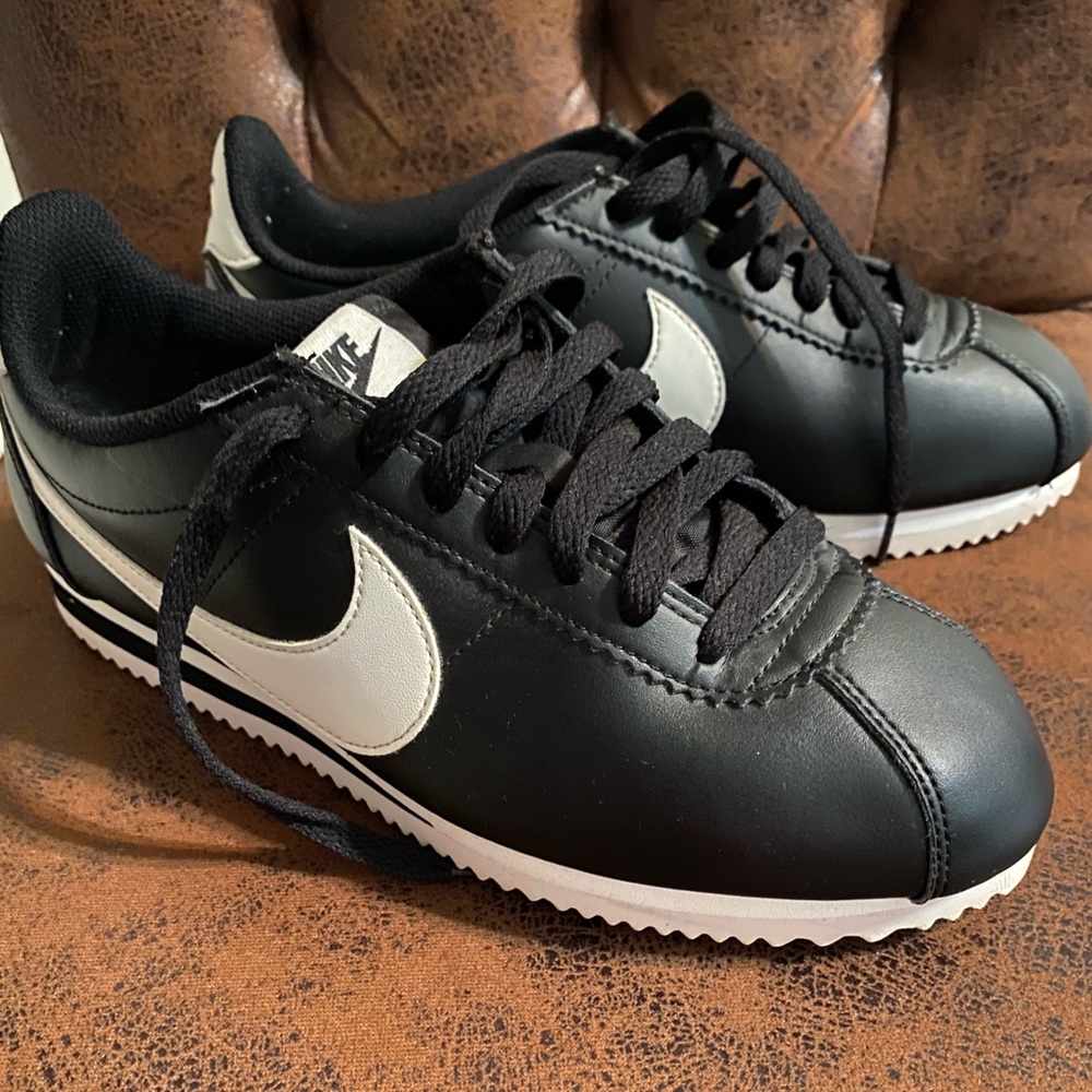 NIKE Cortez Black/White